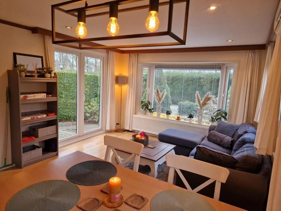 Chalet Voorzien Van Alle Gemakken In Een Bosrijke Omgeving Voorthuizen Exteriör bild