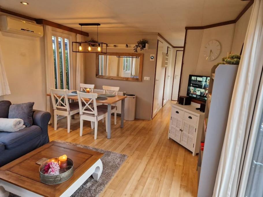 Chalet Voorzien Van Alle Gemakken In Een Bosrijke Omgeving Voorthuizen Exteriör bild